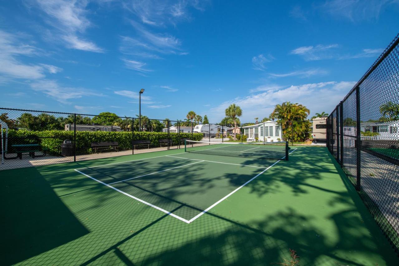 Groves Rv Resort Harlem Heights Экстерьер фото